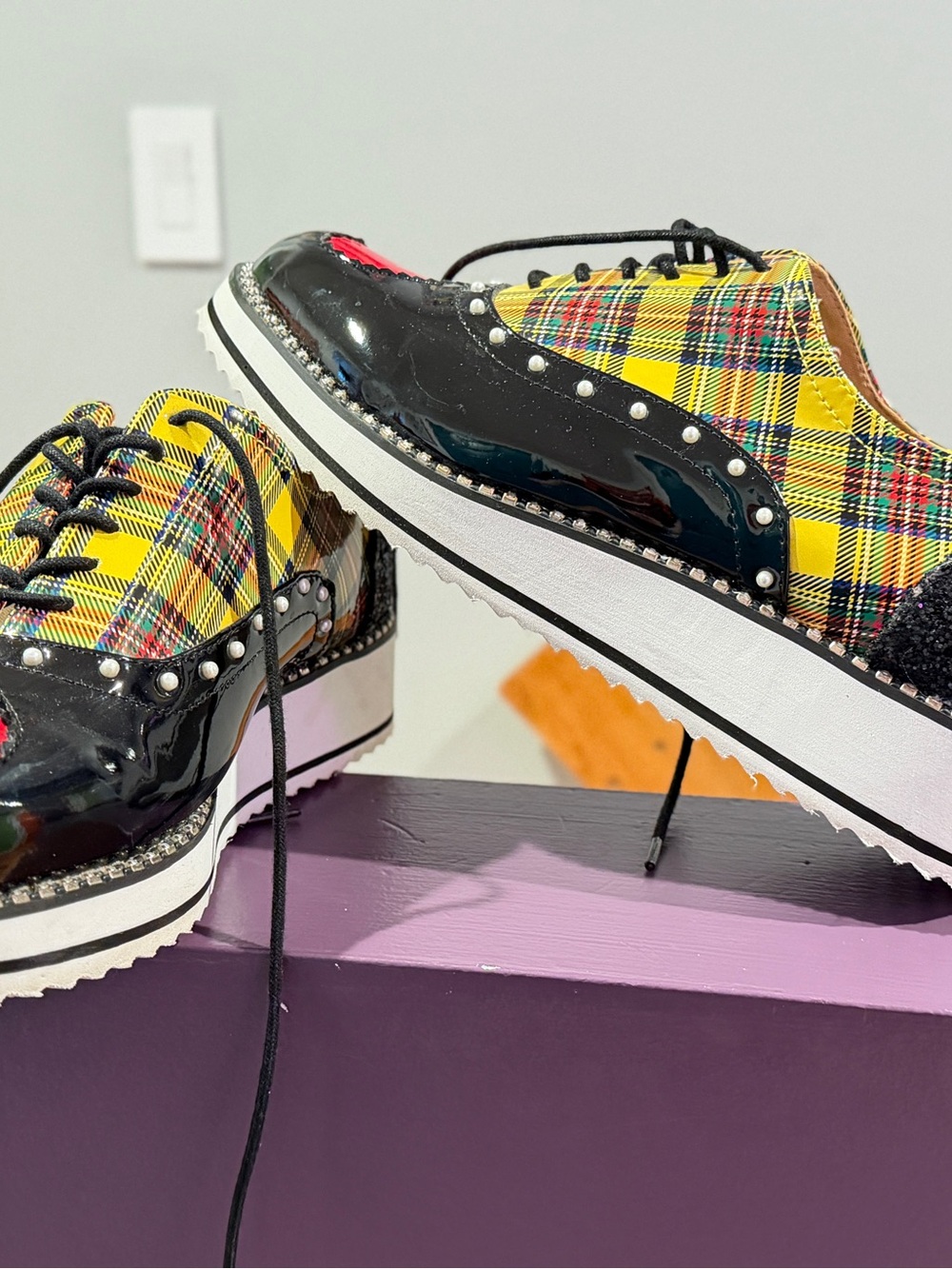 Betsy Johnson Plaid Platform Oxfords w/Heart Detail - Picture 2 of 7